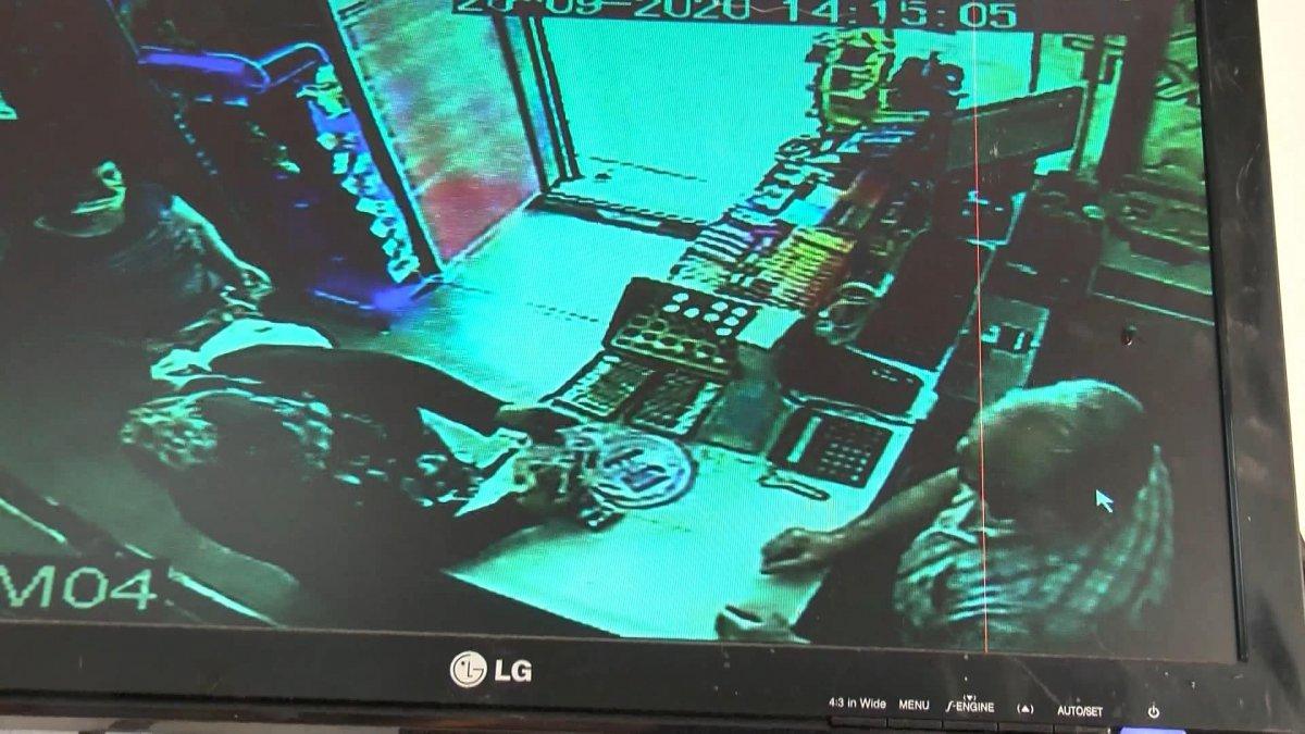 Küçükçekmece'de marketten ürün çalan kadınlar kamerada