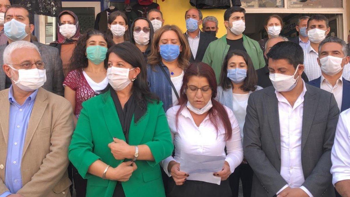 HDP’li vekillerden polise hakaret: Terbiyesiz, bana sicili söyle