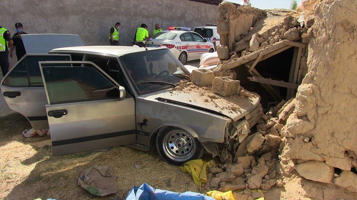 Kahramanmaraş'ta polisten kaçan şüpheli kaza yaptı