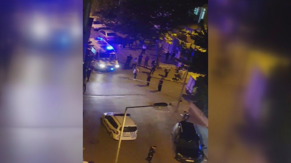 Küçükçekmece'de kahvehaneye pompalı tüfekle saldıran şahıs kamerada