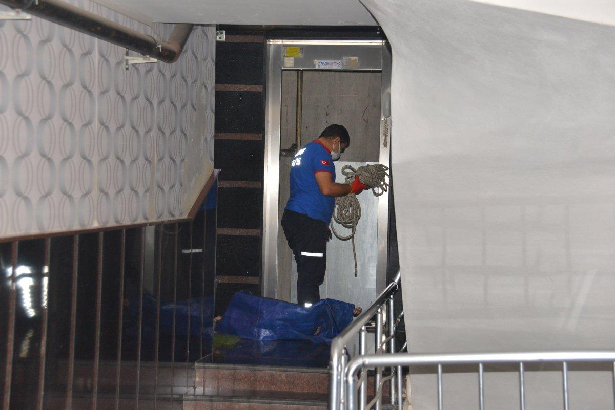 Adana'da ilk iş gününde asansör boşluğuna düşerek can verdi