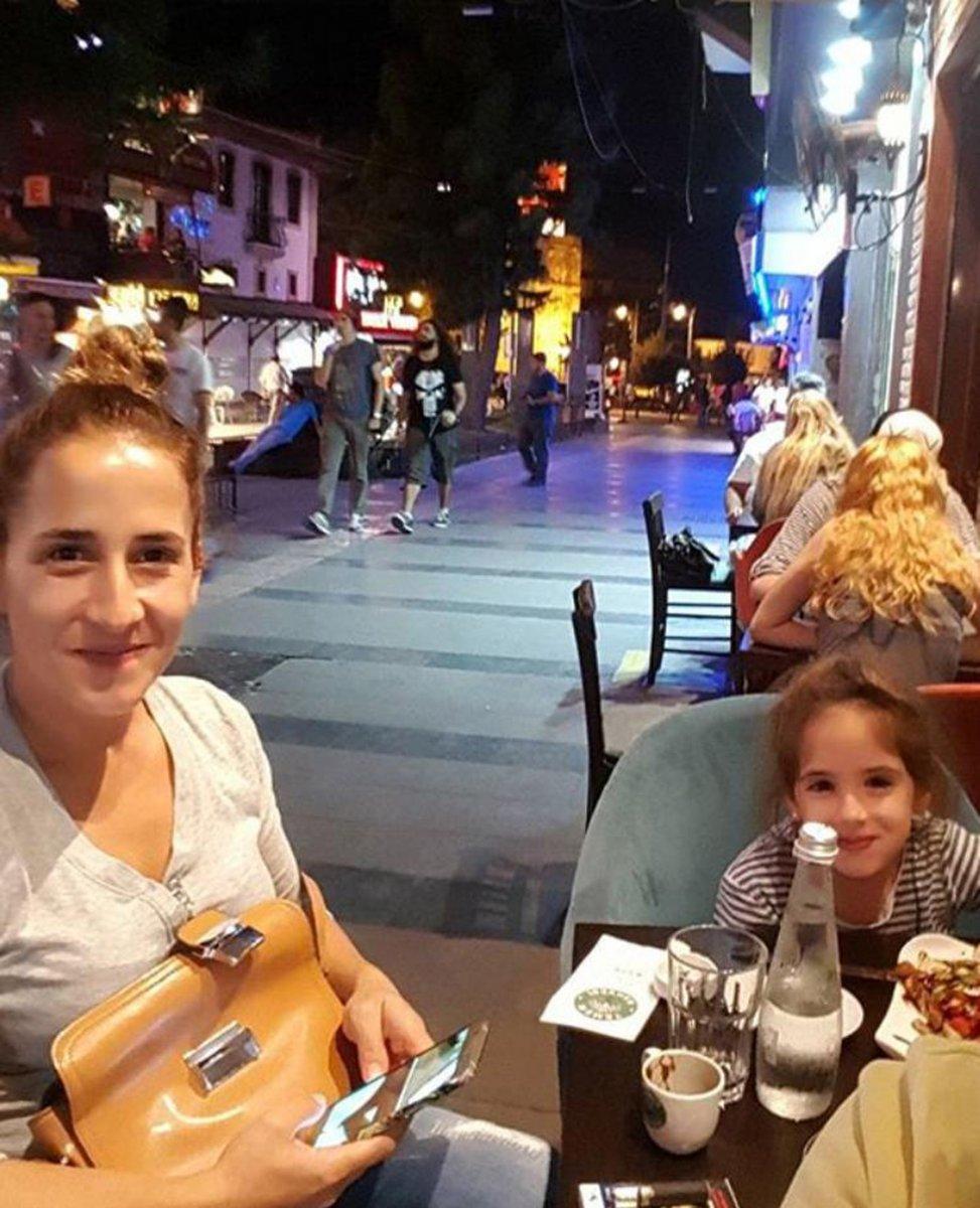 Antalya’da zorla senet imzalatmak isteyen tefeciler pitonla korkuttu