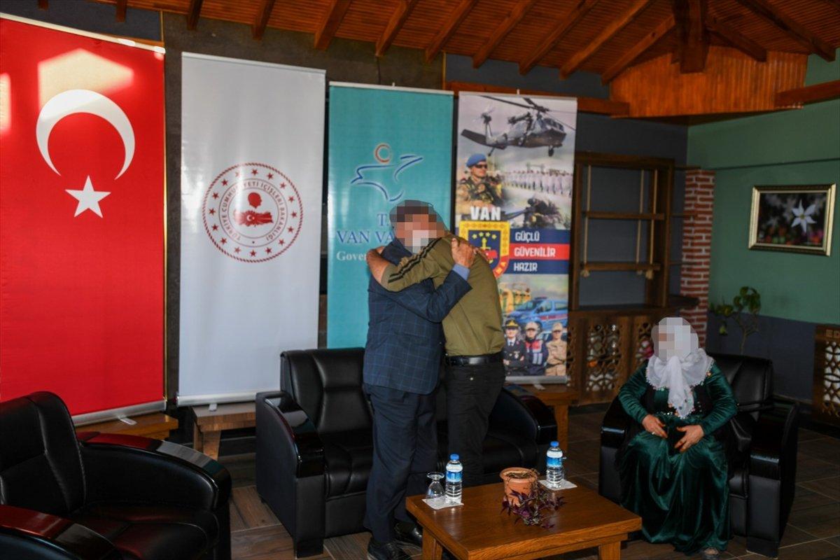 Van'da ikna çalışmalarıyla teslim olan PKK'lı terörist ailesi ile buluştu