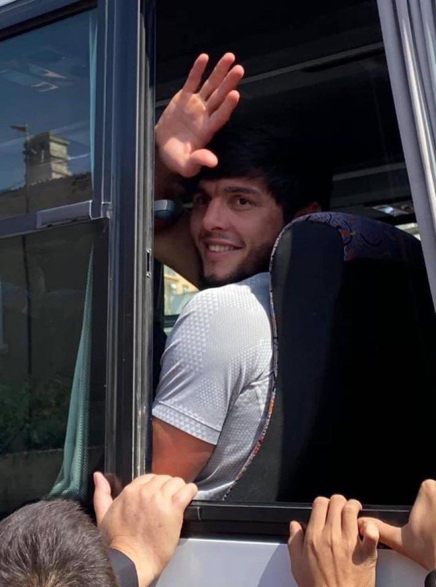 Azerbaycan'da karma dövüş sporcusu Tofiq Musayev orduya katıldı