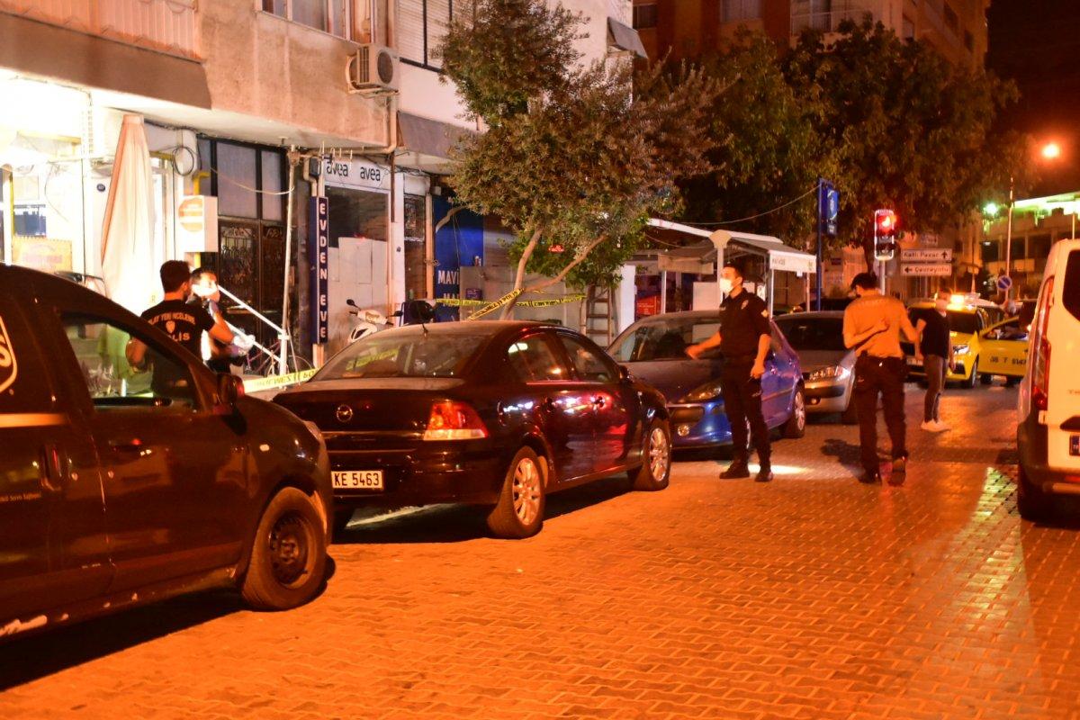 İzmir’de taksicilerin müşteri kavgası: 1'i ağır, 4 yaralı