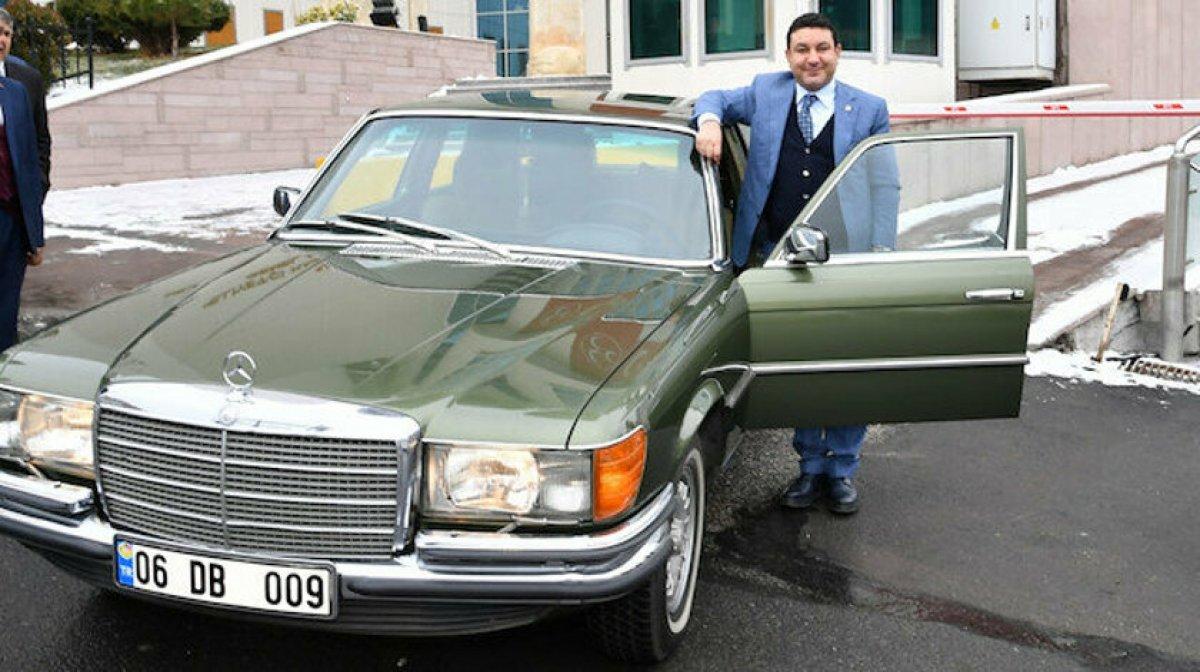 Devlet Bahçeli'ye Fetih Sureli kılıç hediyesi