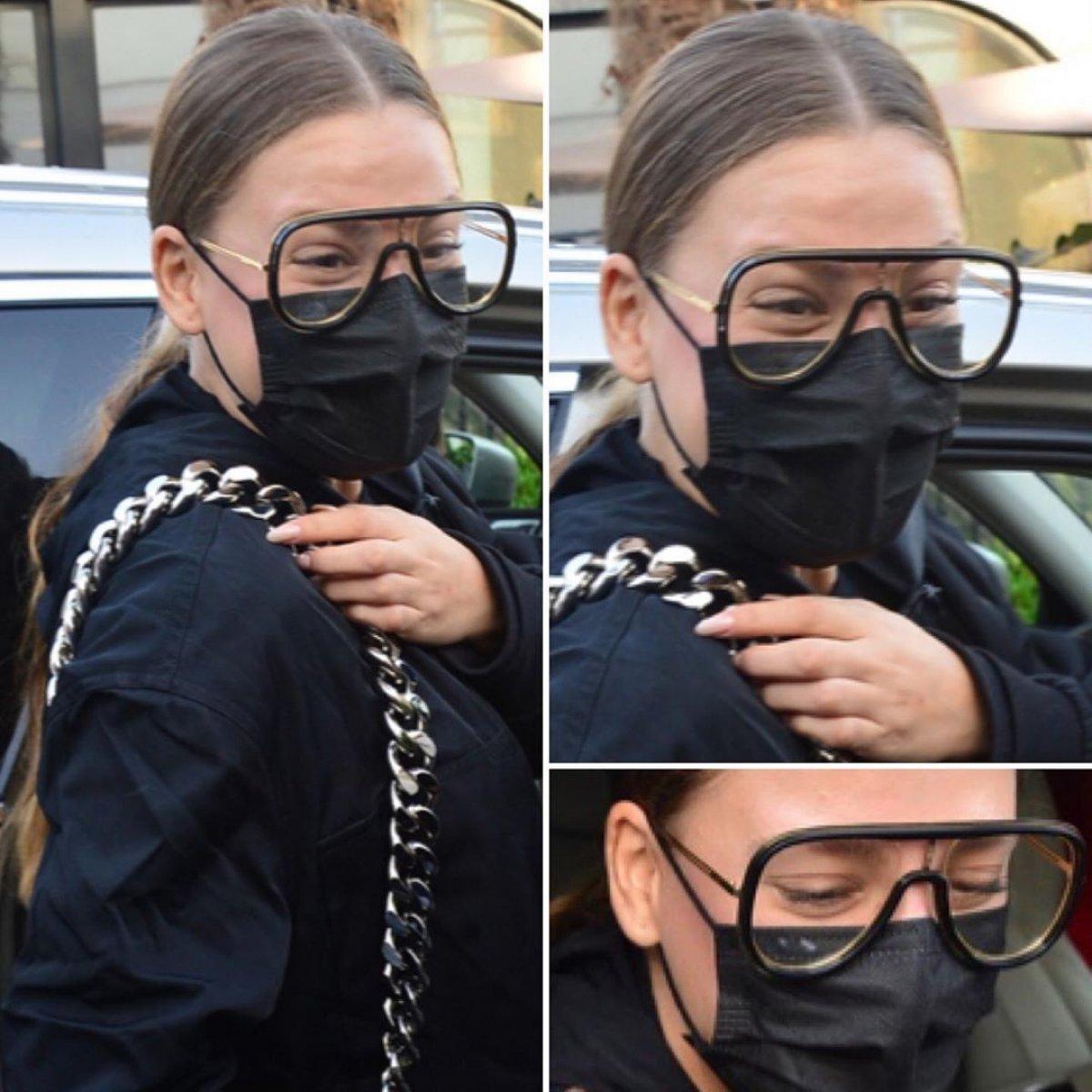 Serenay Sarıkaya'nın kocaman gözlükleri