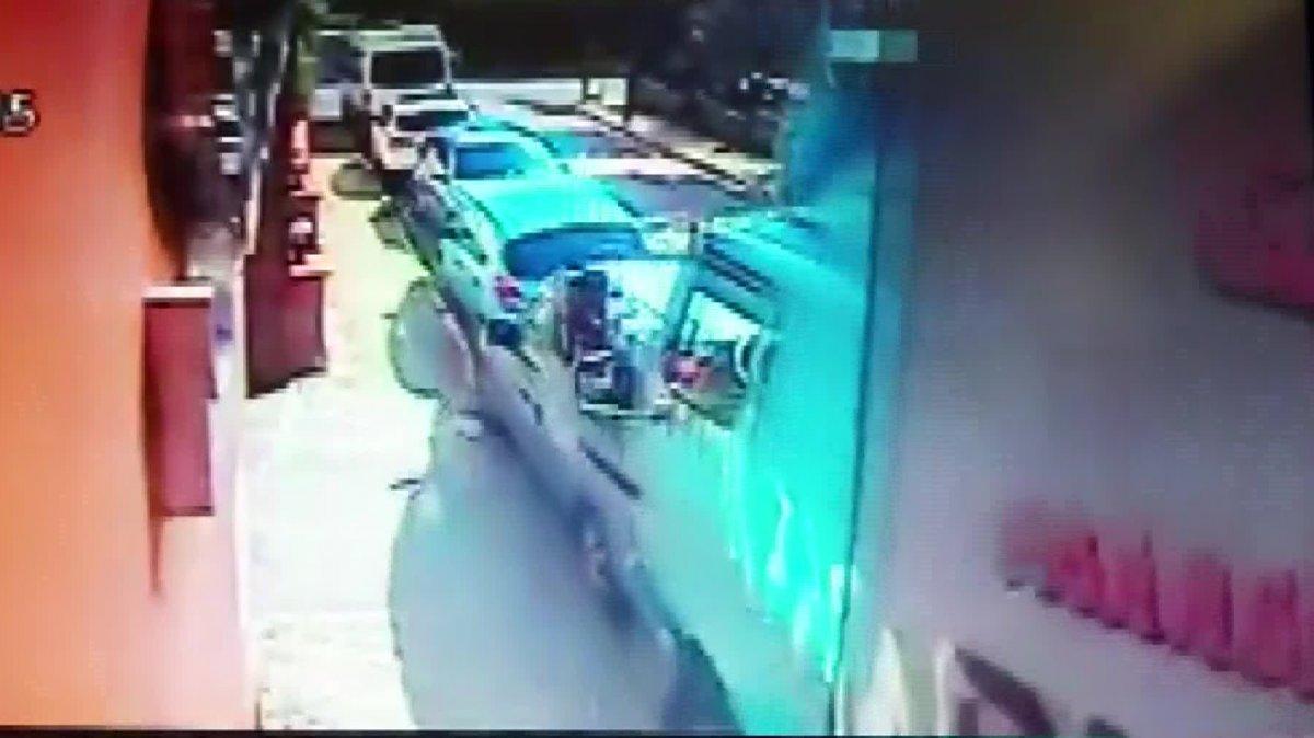 İstanbul'da freni boşalan kamyon ortalığı savaş alanına çevirdi