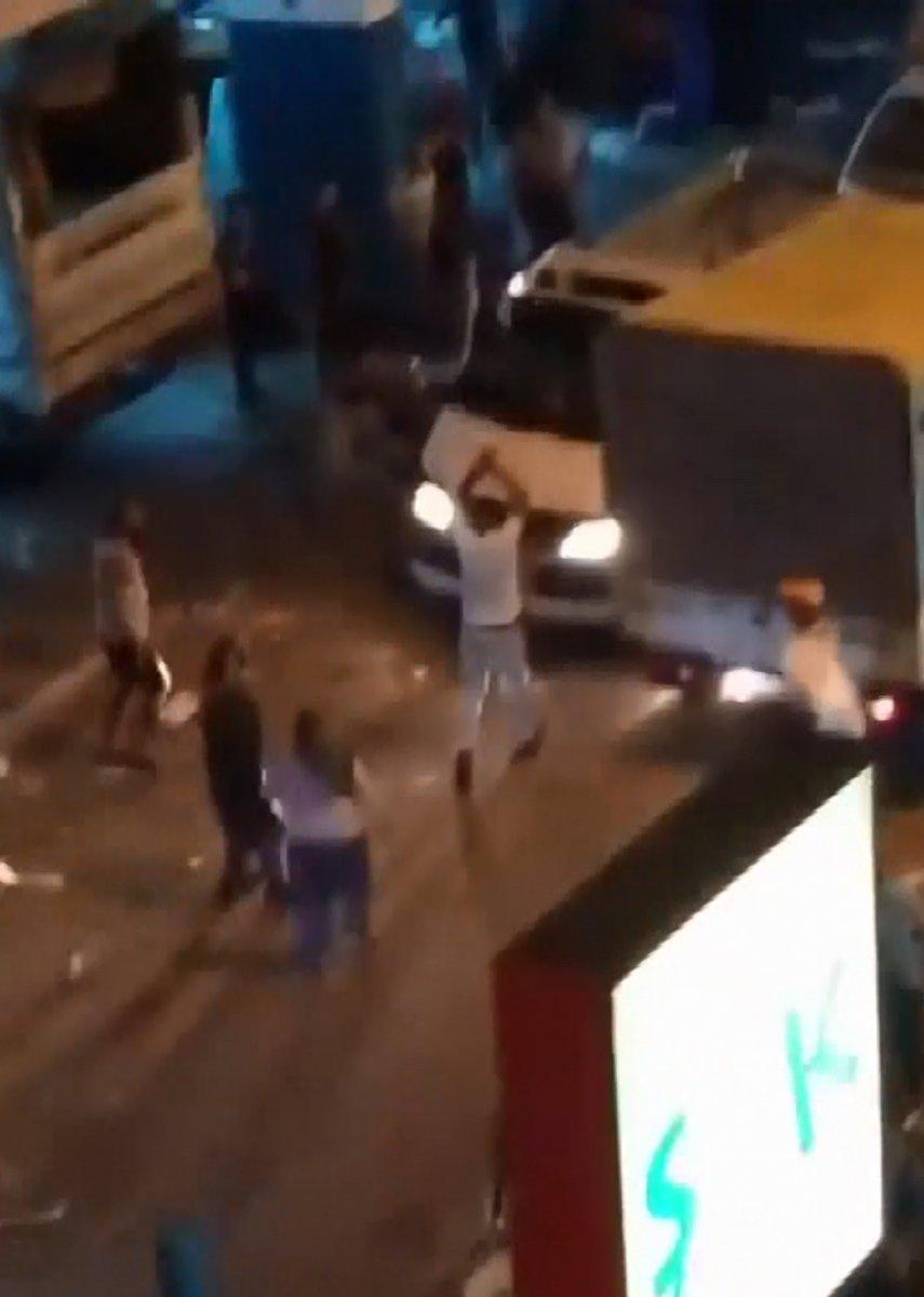 Antalya'da pazarcılar arasında çıkan kavga kamerada