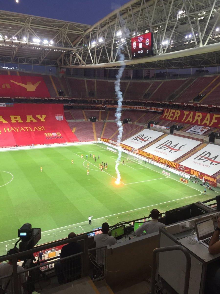 Galatasaray'a meşale cezası: 24 bin lira