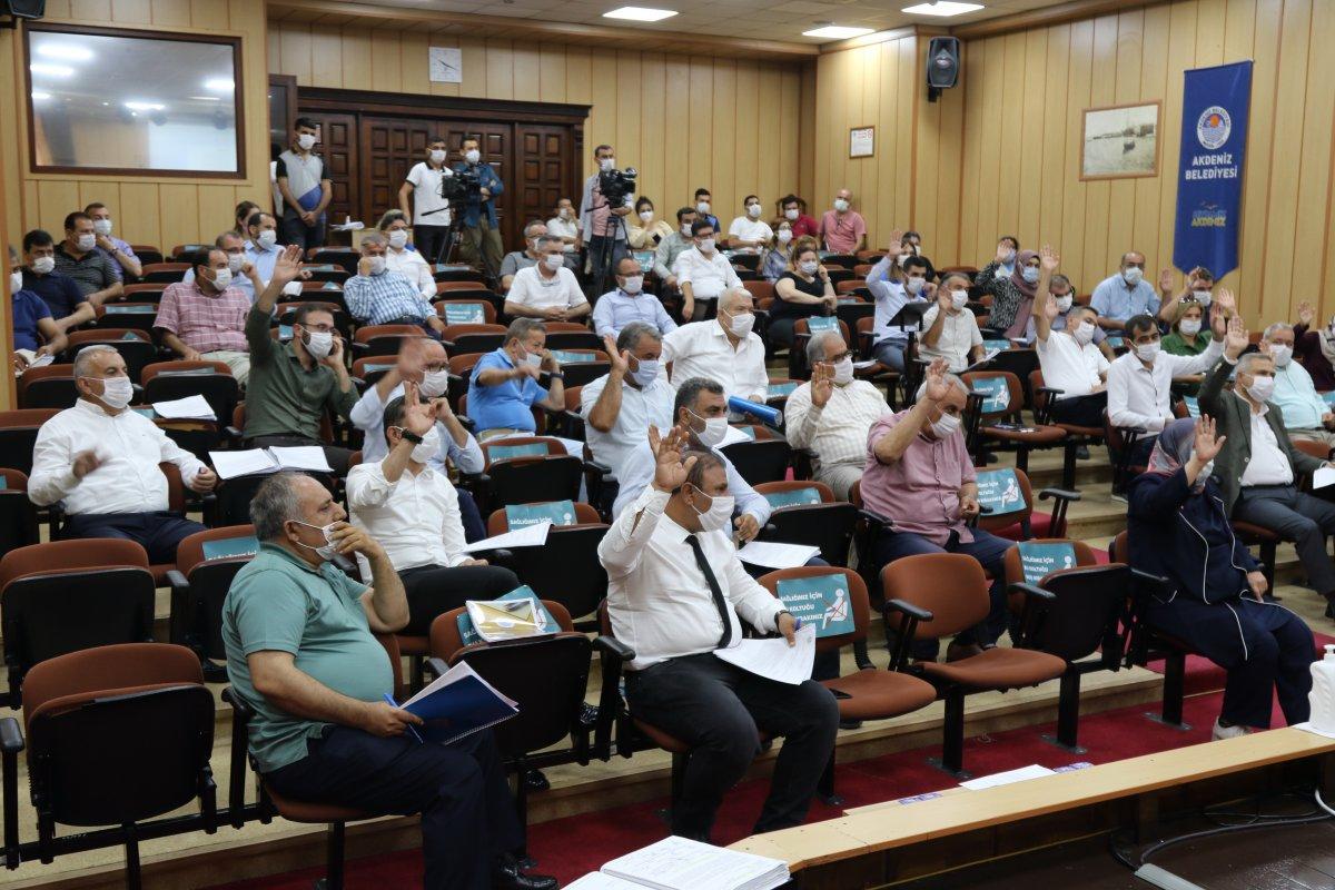 Mersin'de CHP'li ve HDP'li meclis üyeleri, şehidin adının parka verilmesini istemedi