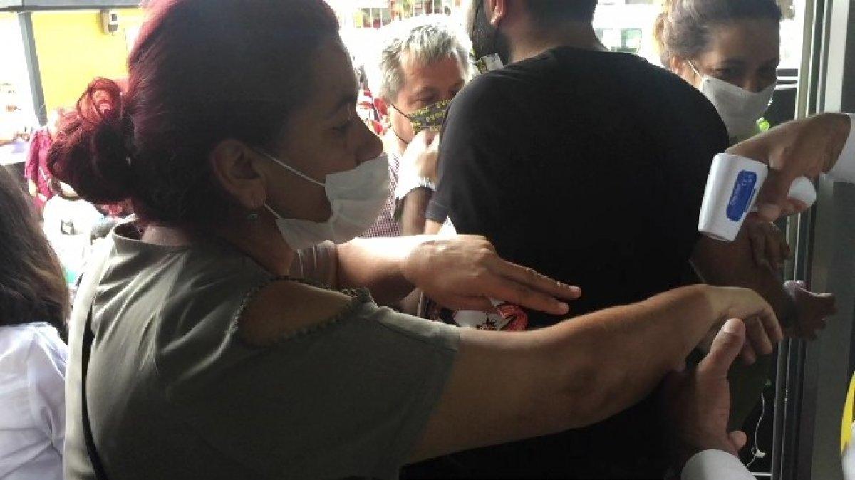 Edirne'de mağaza açılışında izdiham yaşandı