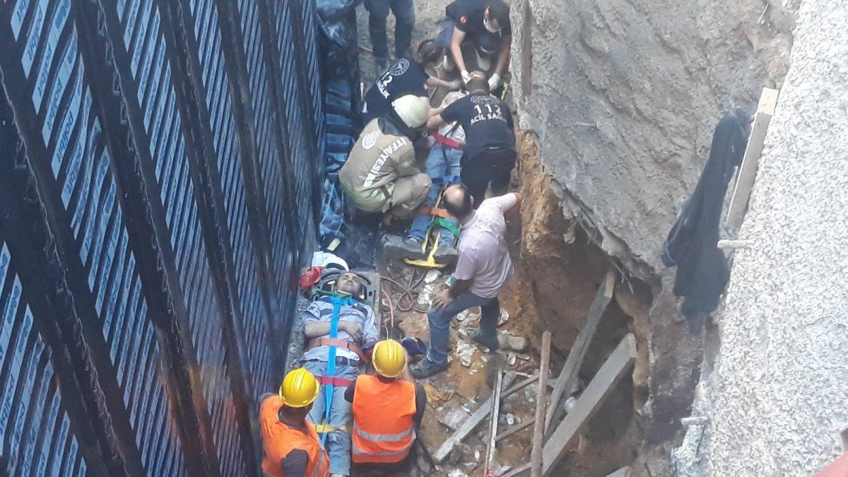 Kadıköy'deki inşaatta iskele çöktü: 3 işçi yaralandı