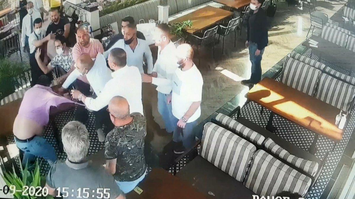 Beylikdüzü'nde iş adamlarının kavgası kamerada