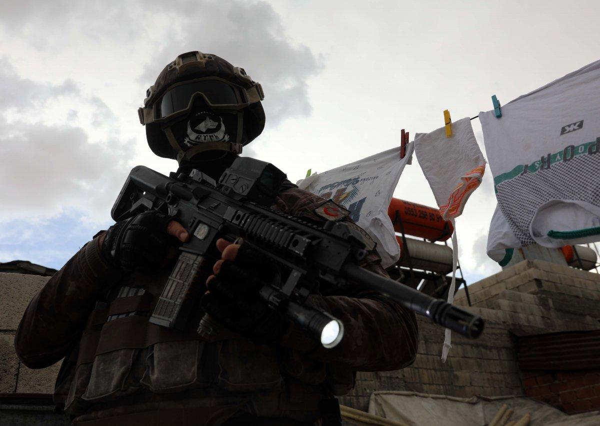 Gaziantep'te başındaki peruğun altından uyuşturucu çıktı