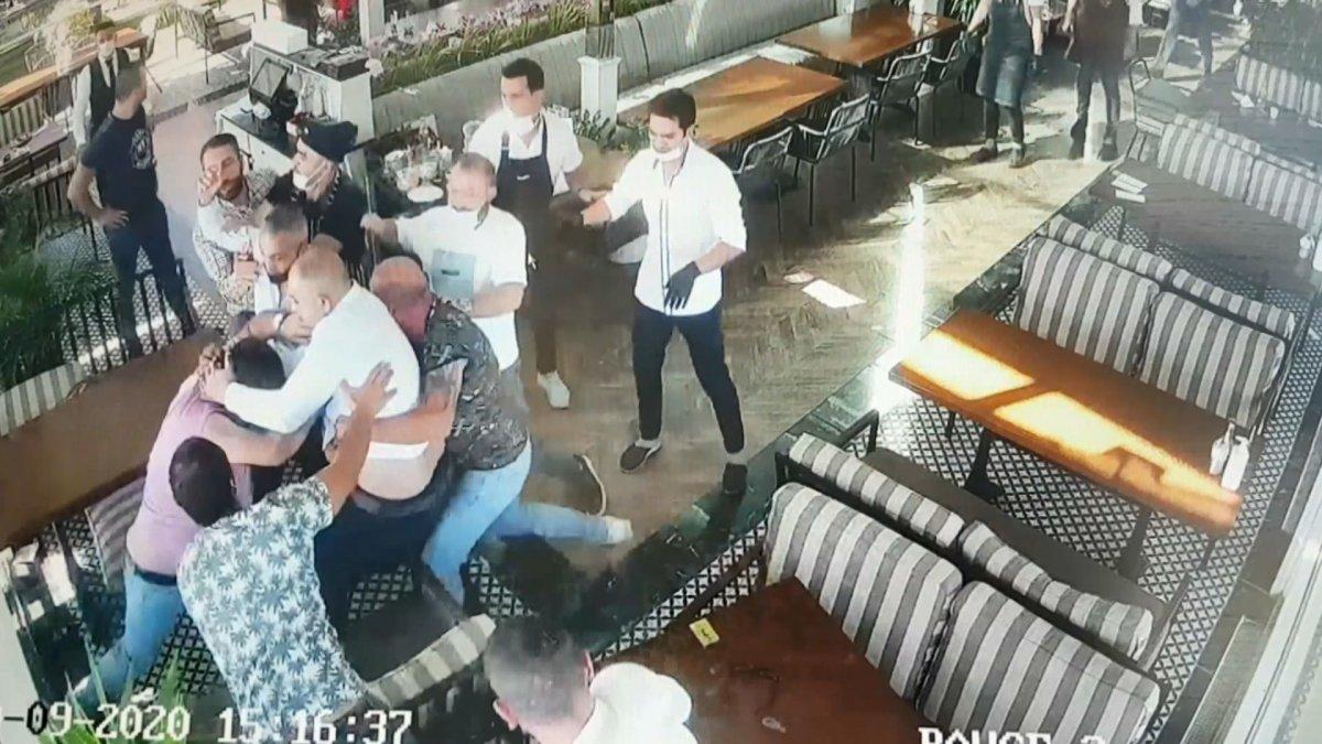 Beylikdüzü'nde iş adamlarının kavgası kamerada