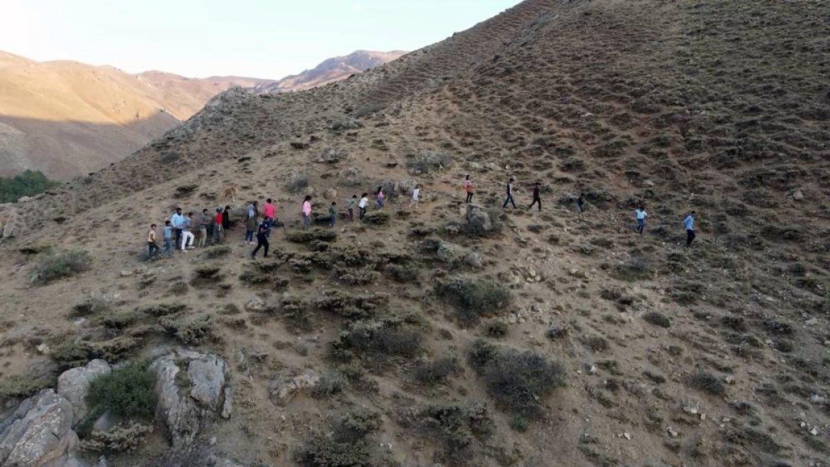 Hakkari'de öğrencilerin 2500 rakımlı tepede öğrenim zorluğu