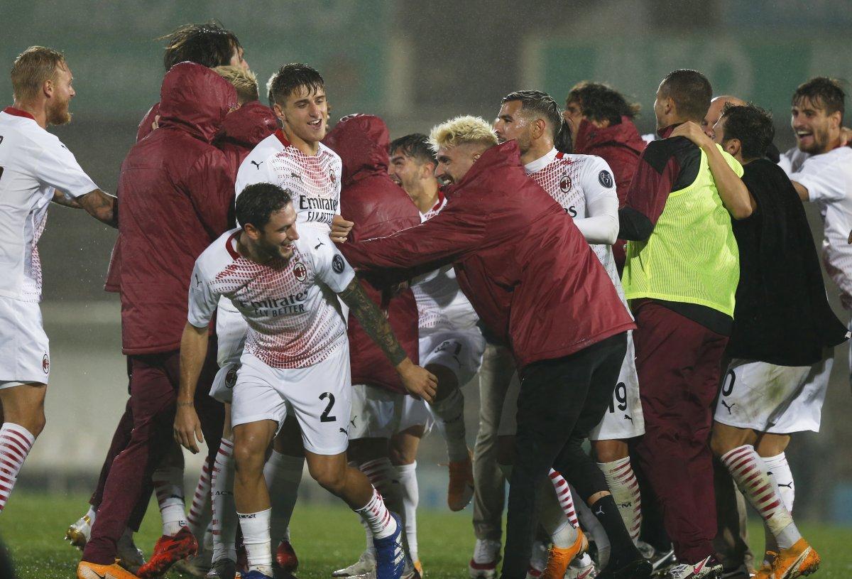 Hakan Çalhanoğlu attı, Milan penaltılar sonucu Rio Ave'yi eledi