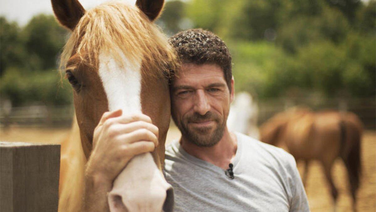 Cemal Hünal, at çiftliğini kapattı