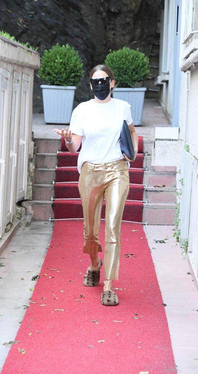 Serenay Sarıkaya'nın 16 bin TL'lik terlikleri