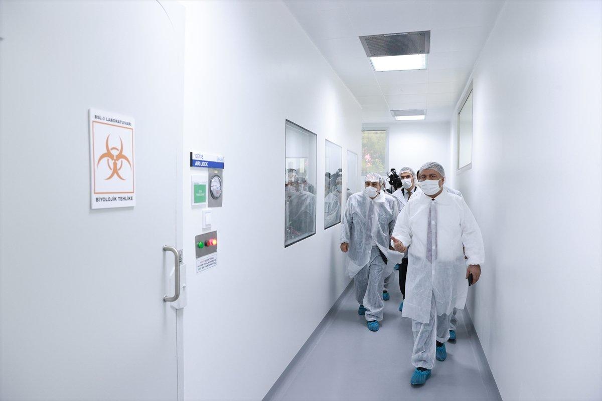 Cumhurbaşkanı Erdoğan, Fahrettin Koca'yla aşı çalışmalarını görüştü