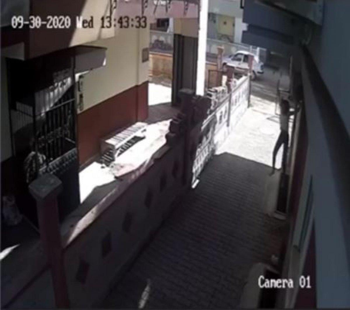 Antalyalı genç kız, motosiklet hırsızlarının önüne atladı