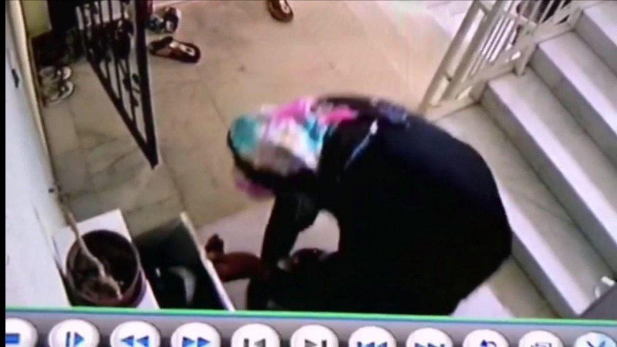 Aydın'da ayakkabı hırsızlığı kamerada