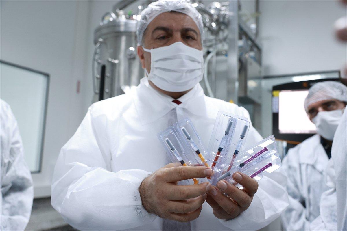 Cumhurbaşkanı Erdoğan, Fahrettin Koca'yla aşı çalışmalarını görüştü