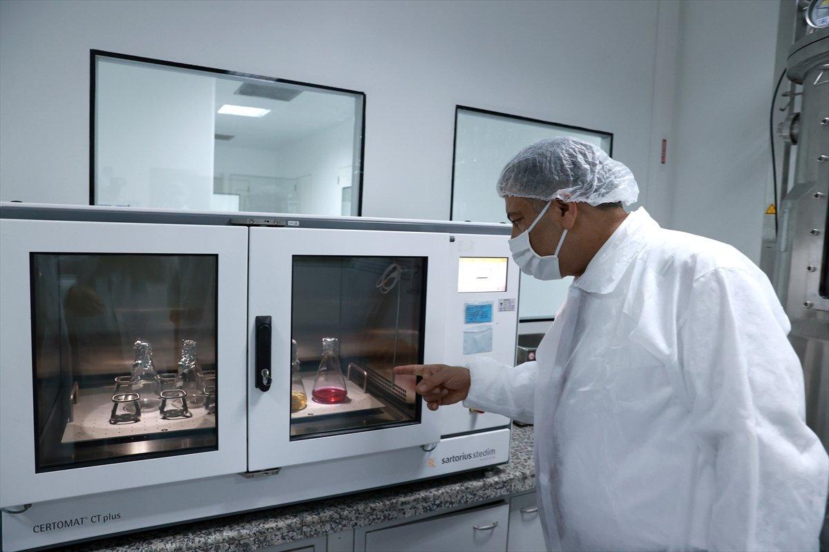 Cumhurbaşkanı Erdoğan, Fahrettin Koca'yla aşı çalışmalarını görüştü