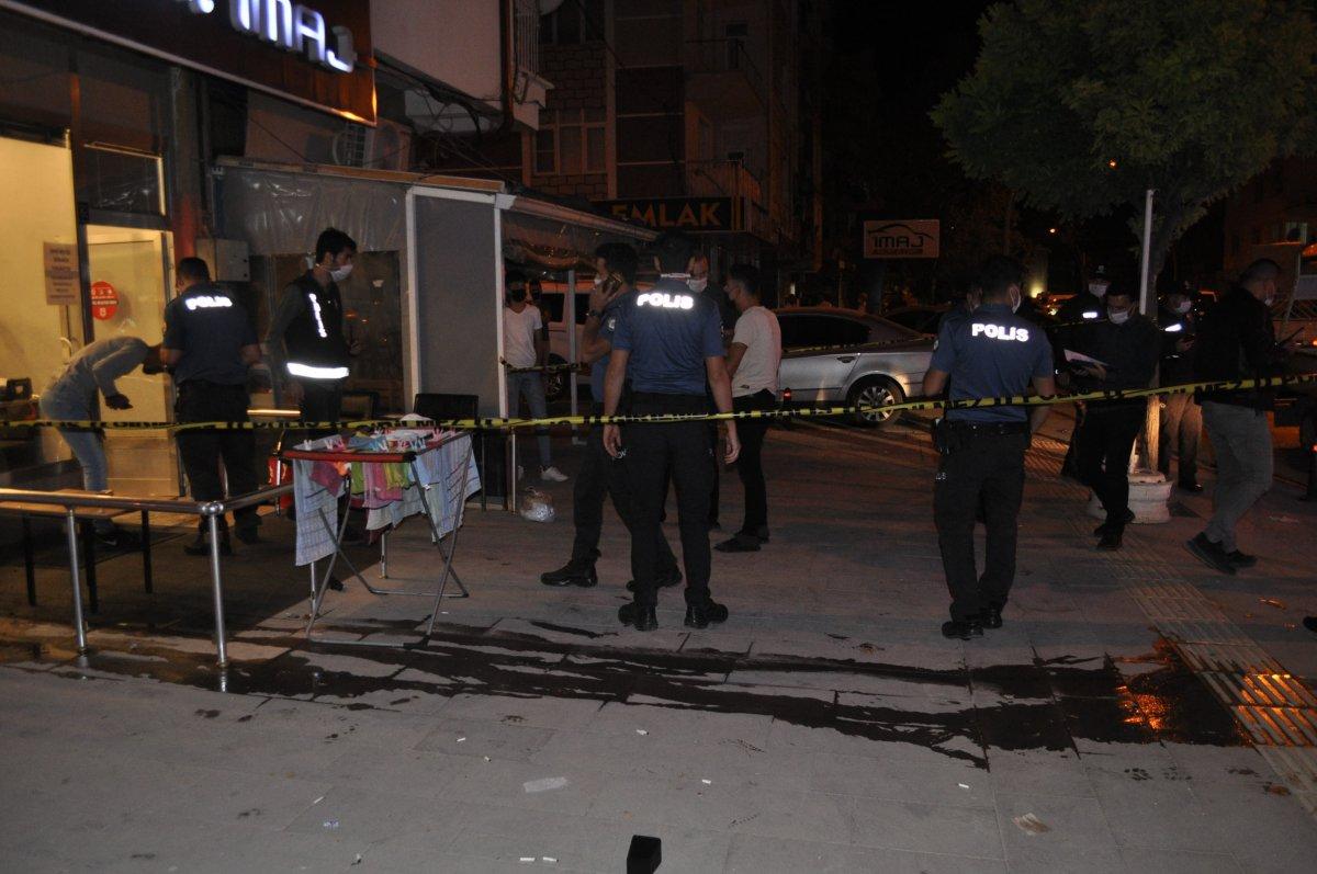 Karaman'da bir kişi berberde sıra beklerken yaralandı