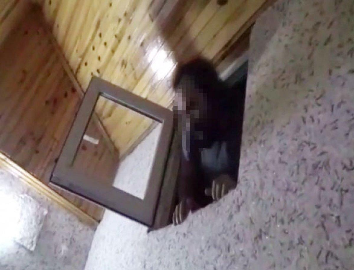 Denizli'de FETÖ şüphelileri hücre evdeki gizli bölmede yakalandı