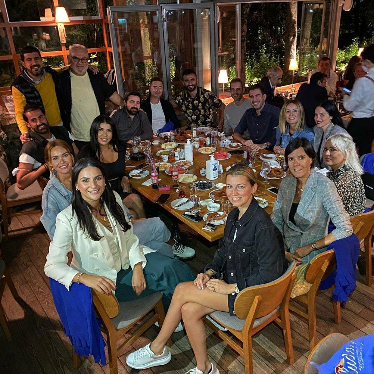 Volkan Demirel ve arkadaşlarının tedbirsiz eğlencesi