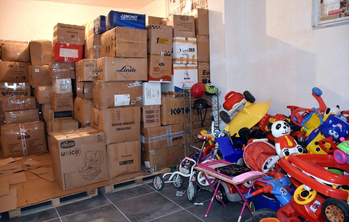 Bursa'da anne ve oğlu, çocuklar için oyuncak onarıyor