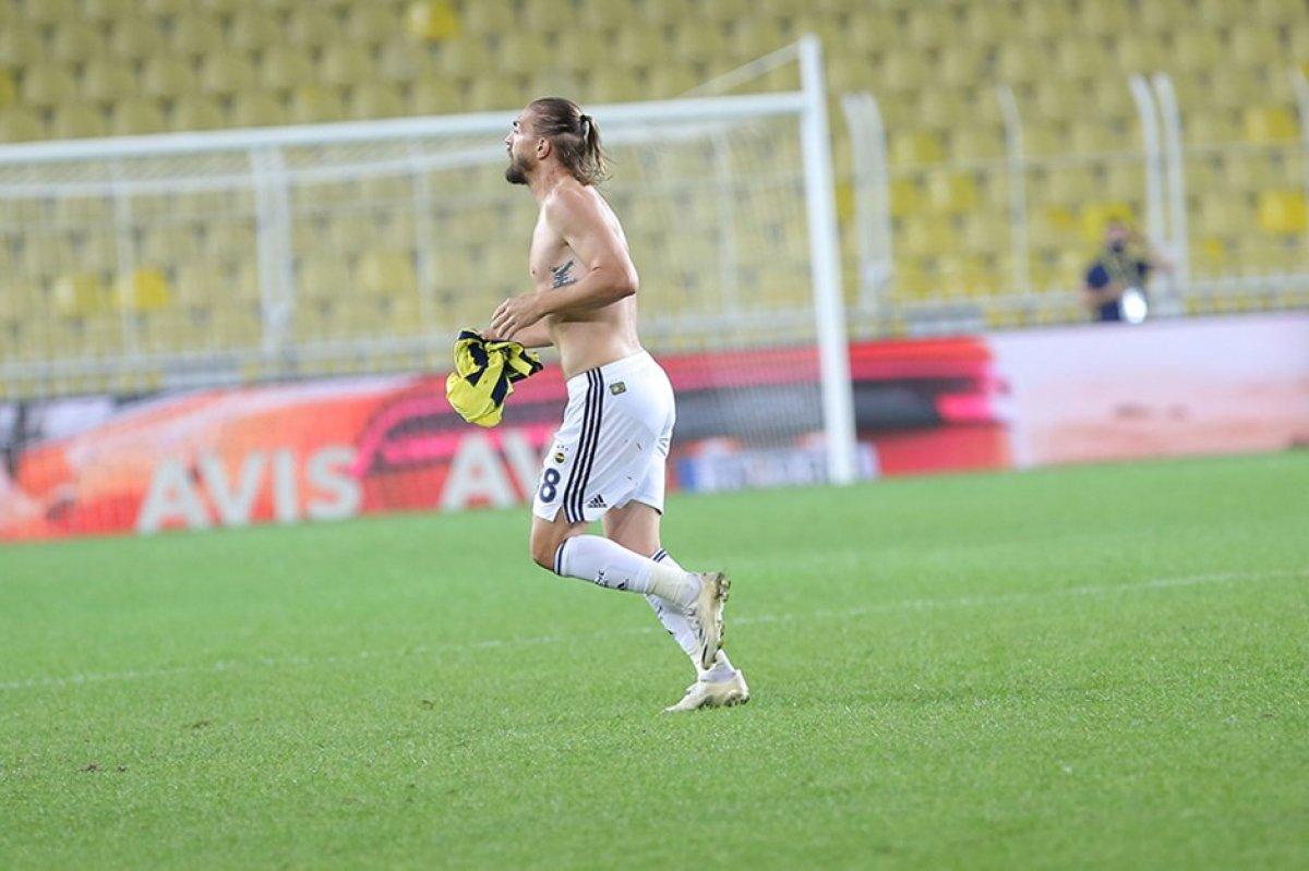Caner Erkin'den hakeme forma tepkisi
