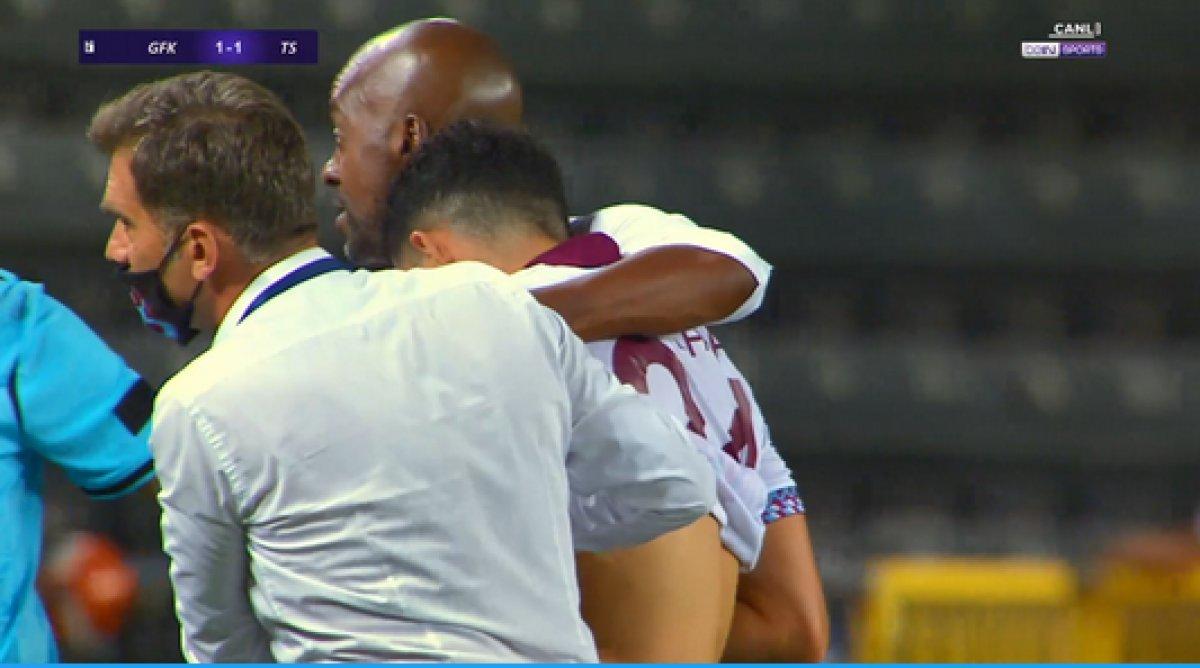 Yine kırmızı kart gören Flavio gözyaşlarını tutamadı