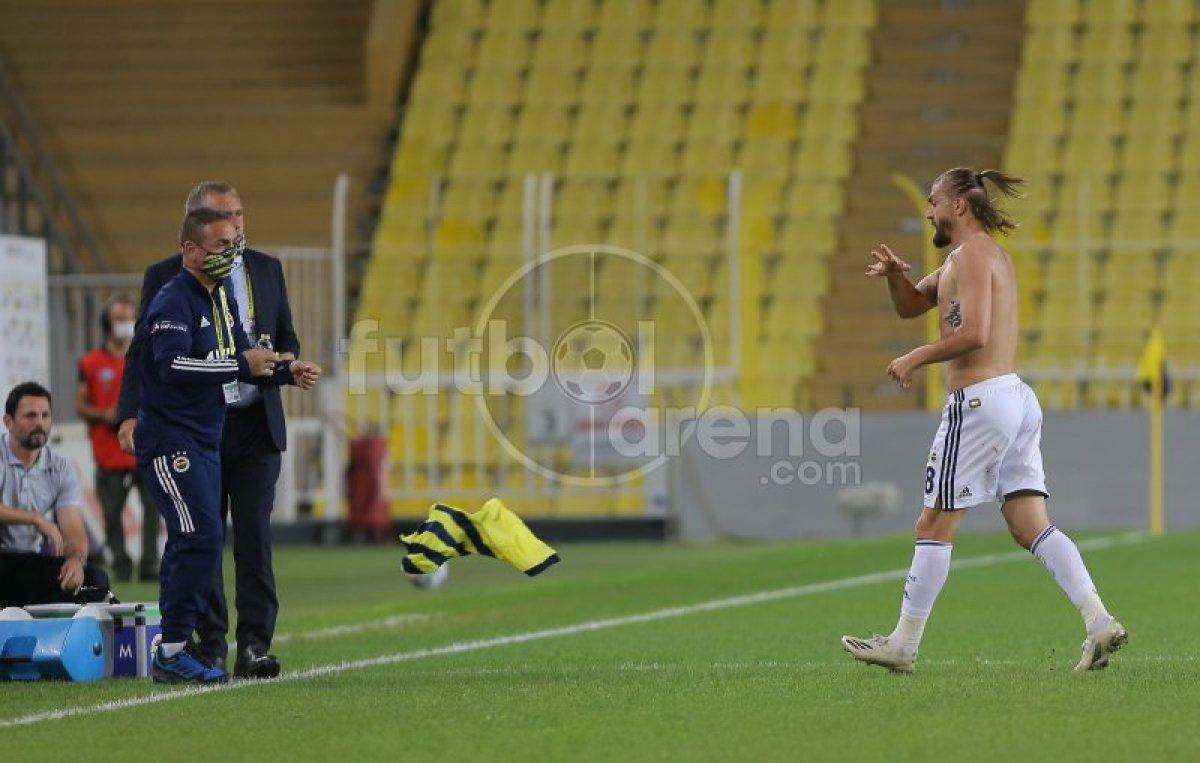 Caner Erkin'den hakeme forma tepkisi