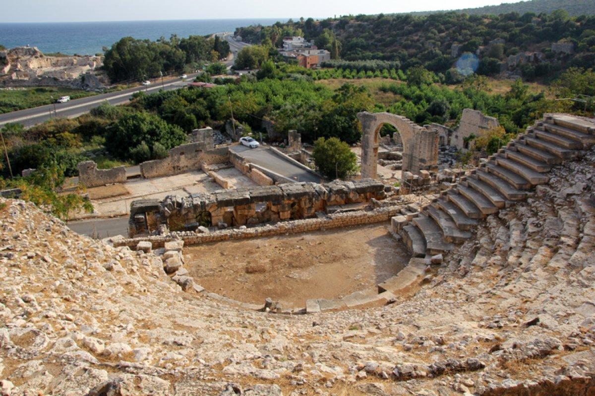 Mersin'de antik kent, evlenen çiftlere fotoğraf stüdyosu oldu