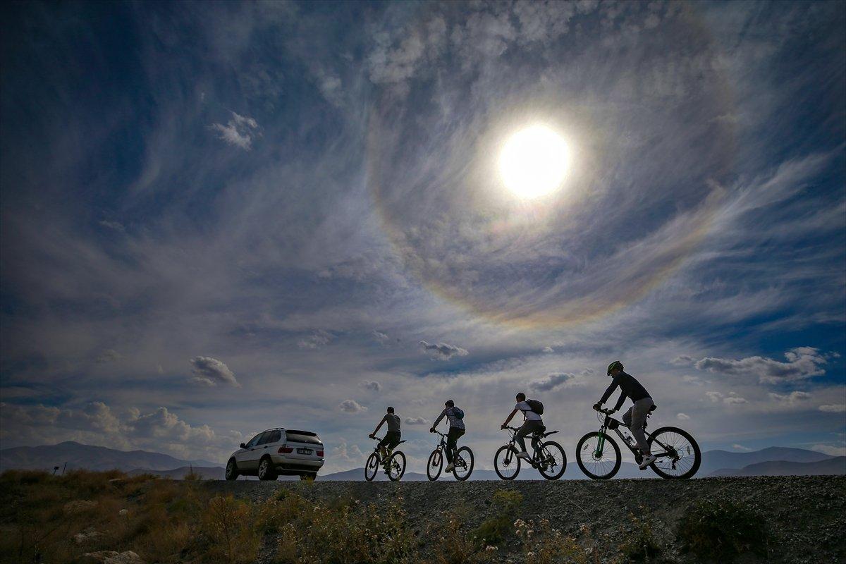 Van semalarında Güneş çevresindeki hale büyüledi