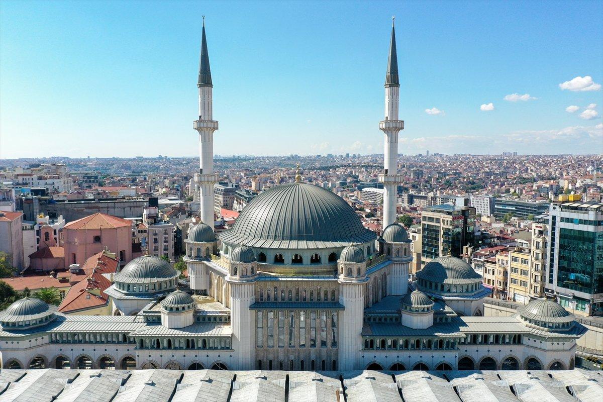 Taksim Camii'nde sona yaklaşılıyor