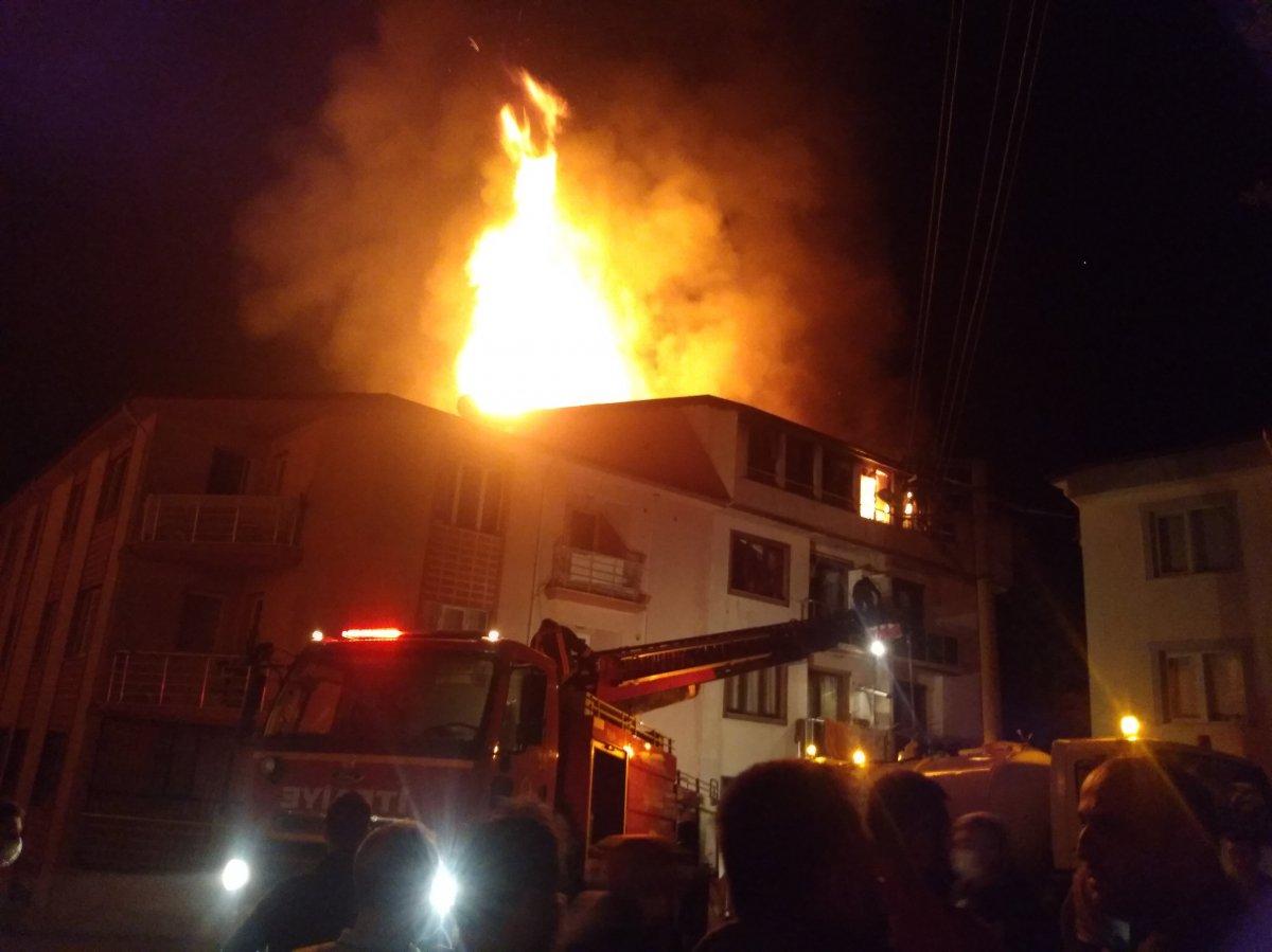 Kütahya'da bir apartmanın 5. katında yangın çıktı