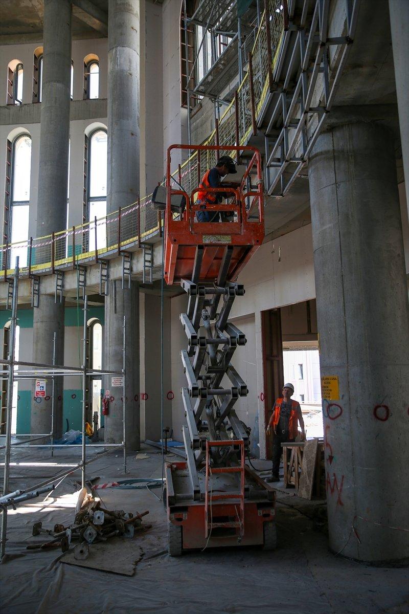 Taksim Camii'nde sona yaklaşılıyor