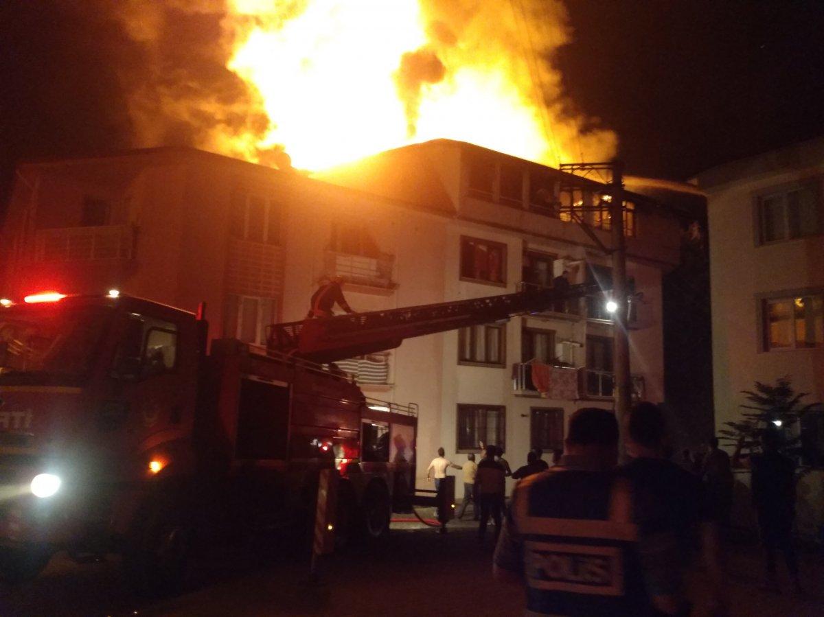 Kütahya'da bir apartmanın 5. katında yangın çıktı