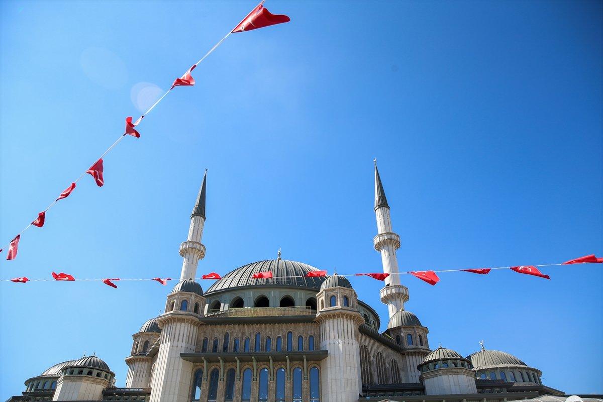 Taksim Camii'nde sona yaklaşılıyor