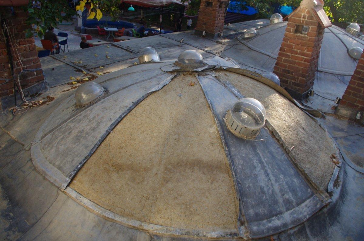 Kütahya'da 6 asırlık Küçük Hamam'ın çatısı çalındı