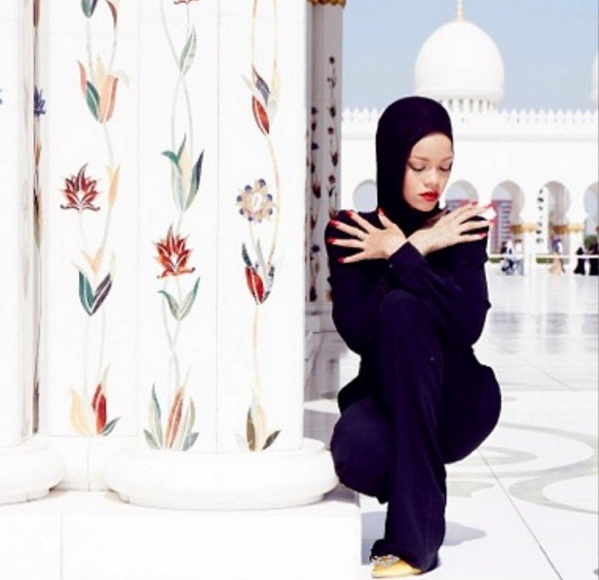 Rihanna'nın şovunda 'Hadis-i Şerif' remixi ile dans ettiler