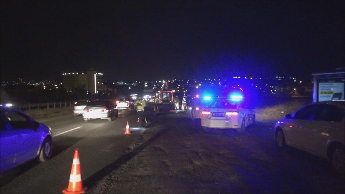 Silivri'de seyir halindeki otomobil yandı: 2 kişi son anda kurtuldu