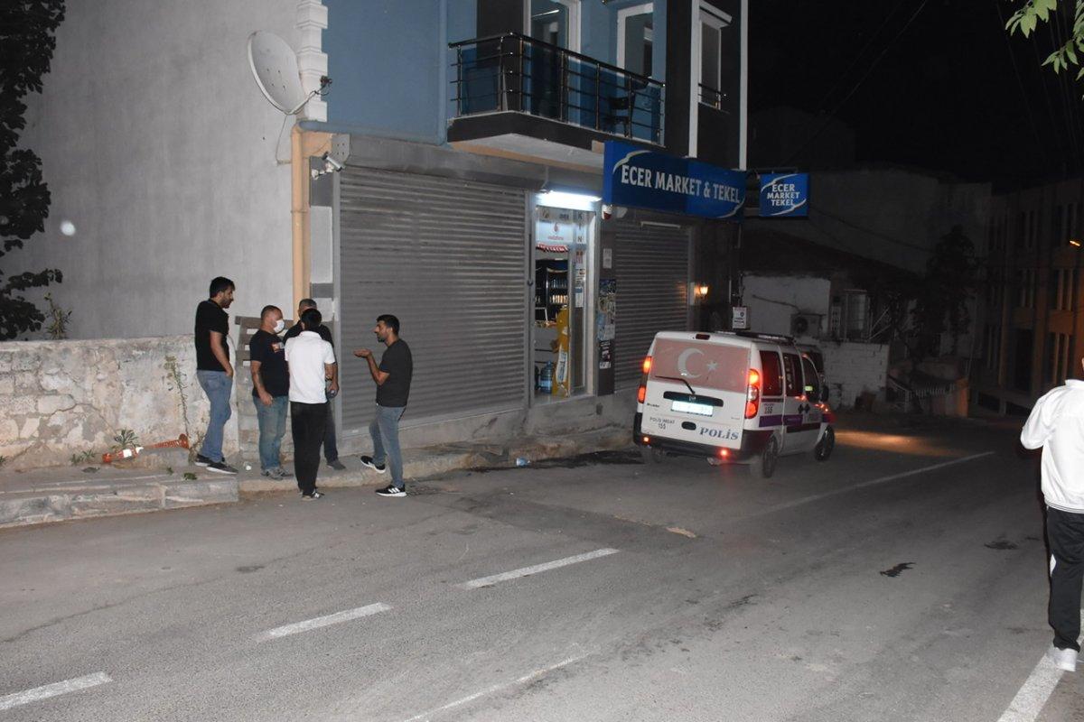 İzmir'de komşuların kavgasında biri ağır 2 kişi yaralandı