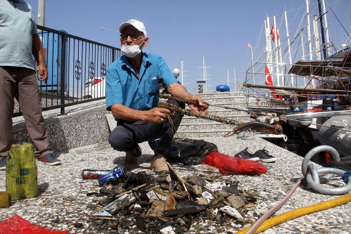 Fethiye'de dalgıçlar denizin dibini temizledi