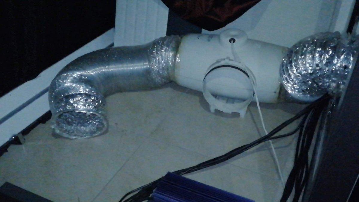 Mersin'de evine özel düzenek kurup, kenevir yetiştirdi