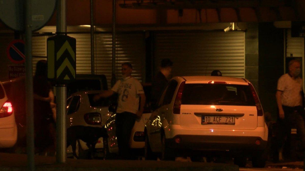 Taksim'de değnekçi bir saat için 15 lira istedi